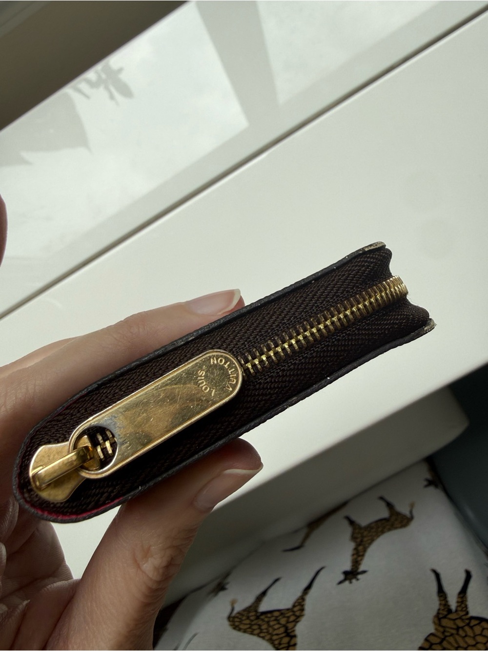 A steal for someone interested in painting or restoring a zippy coin purse! 💕 - Picture 6 of 12
